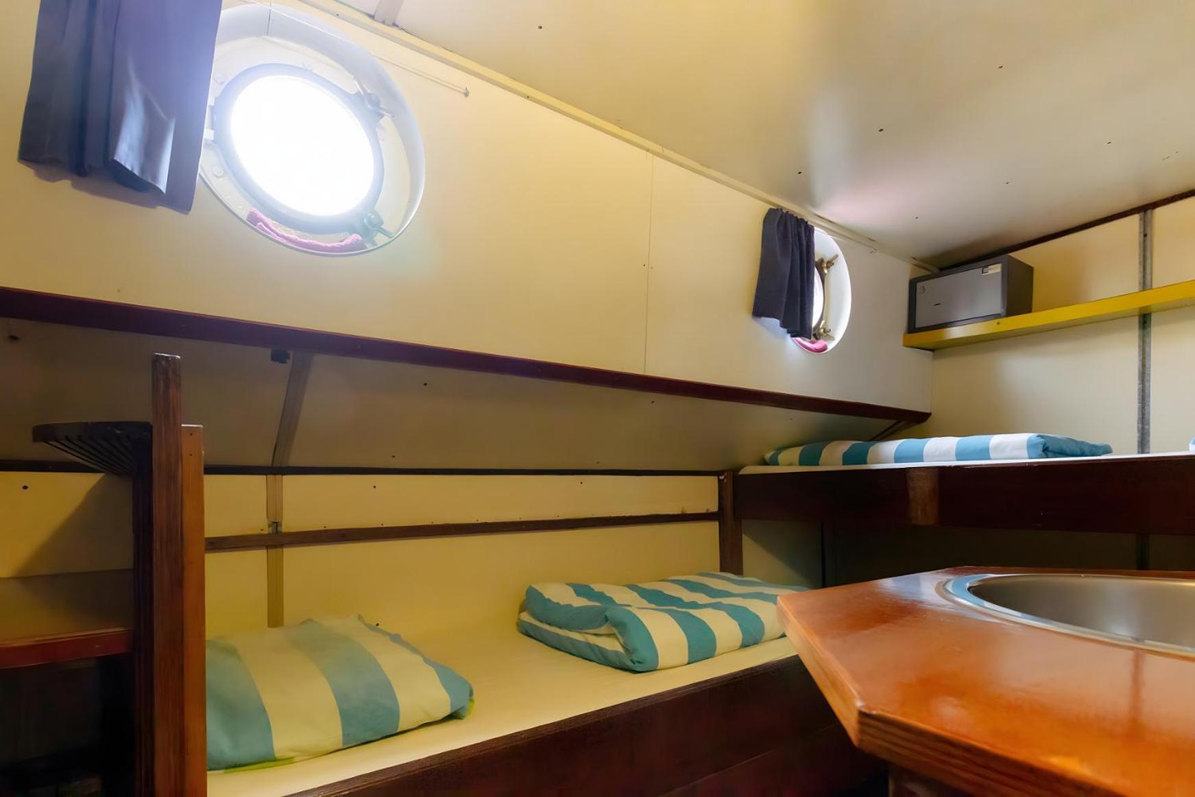 Intersail Hostel - Avontuur Amszterdam Kültér fotó
